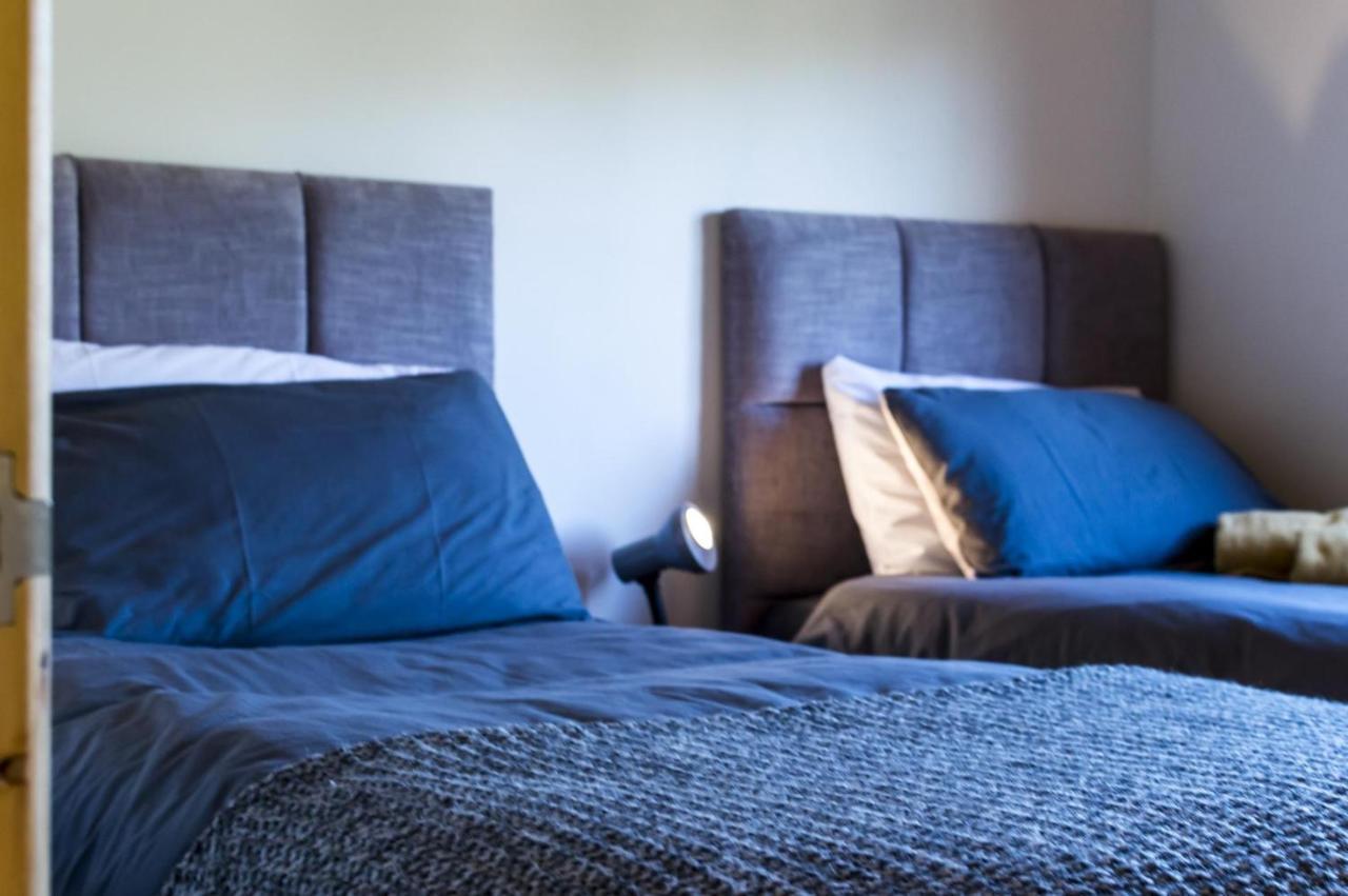 Fern Lodge - 2 Bedroom Log Cabin - Saint Florence - Tenby Bagian luar foto