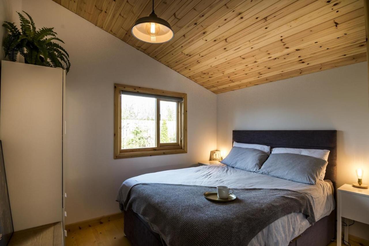Fern Lodge - 2 Bedroom Log Cabin - Saint Florence - Tenby Bagian luar foto