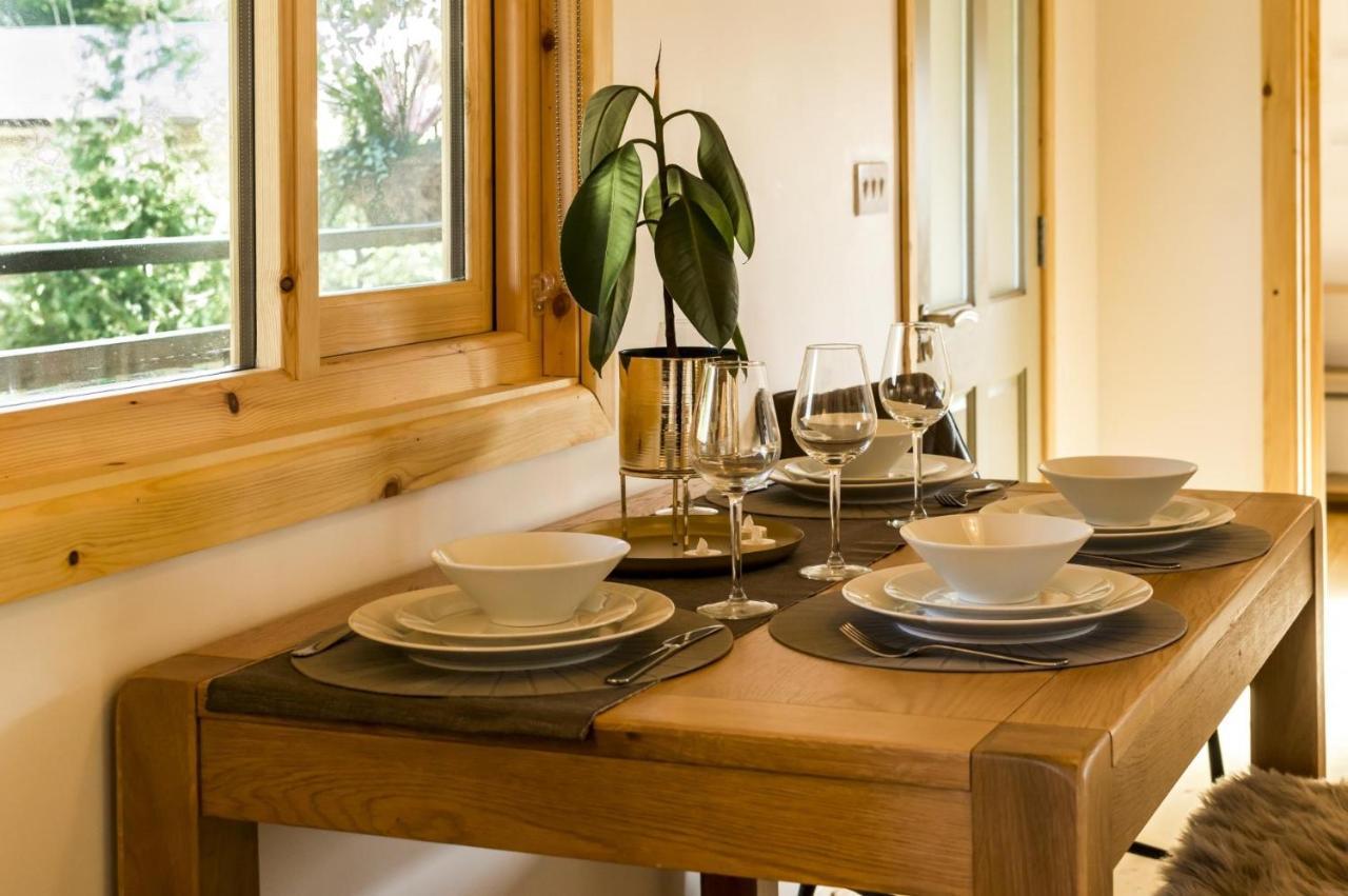 Fern Lodge - 2 Bedroom Log Cabin - Saint Florence - Tenby Bagian luar foto