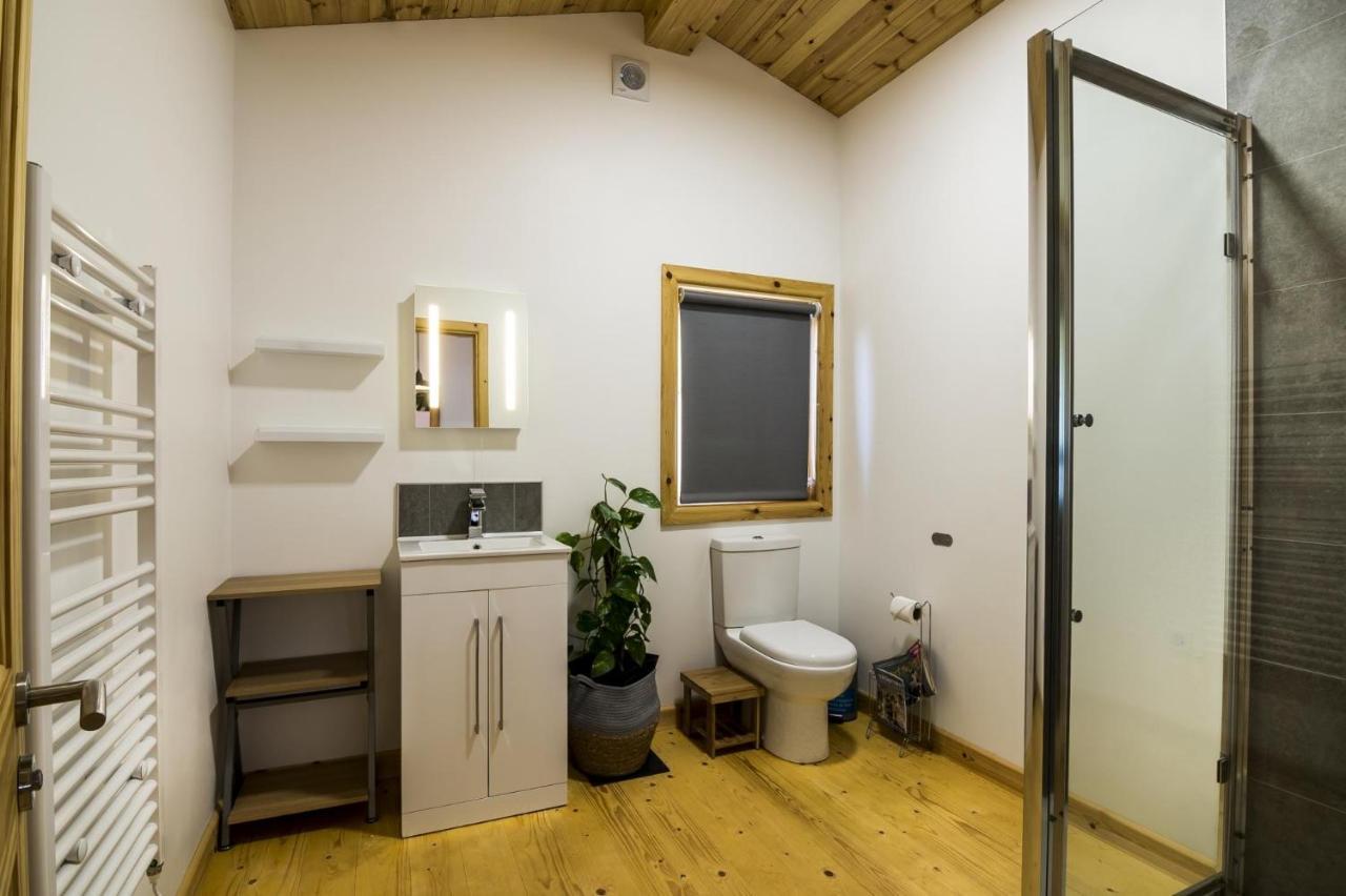 Fern Lodge - 2 Bedroom Log Cabin - Saint Florence - Tenby Bagian luar foto