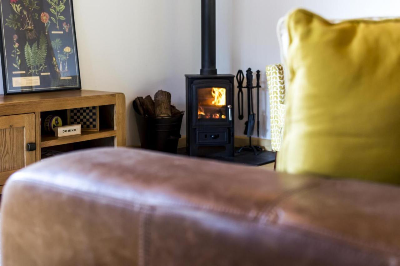 Fern Lodge - 2 Bedroom Log Cabin - Saint Florence - Tenby Bagian luar foto
