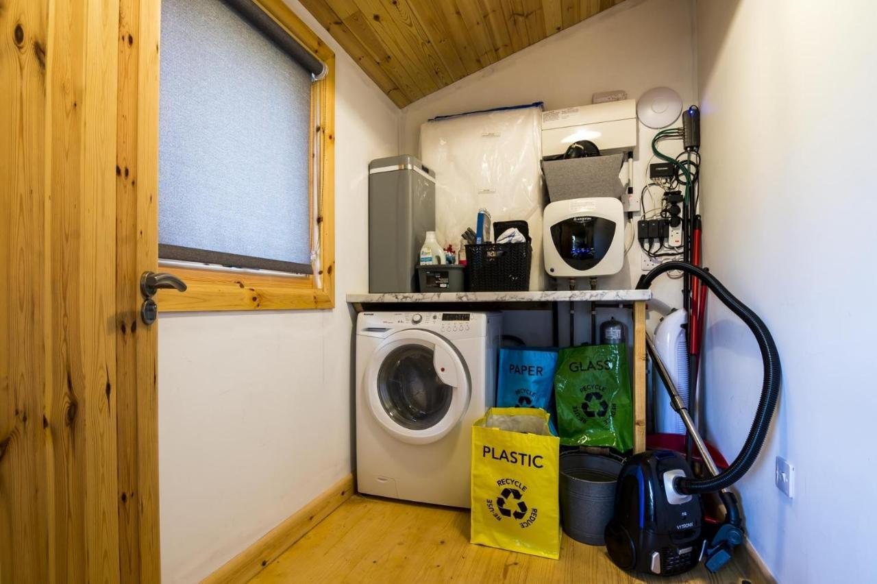 Fern Lodge - 2 Bedroom Log Cabin - Saint Florence - Tenby Bagian luar foto