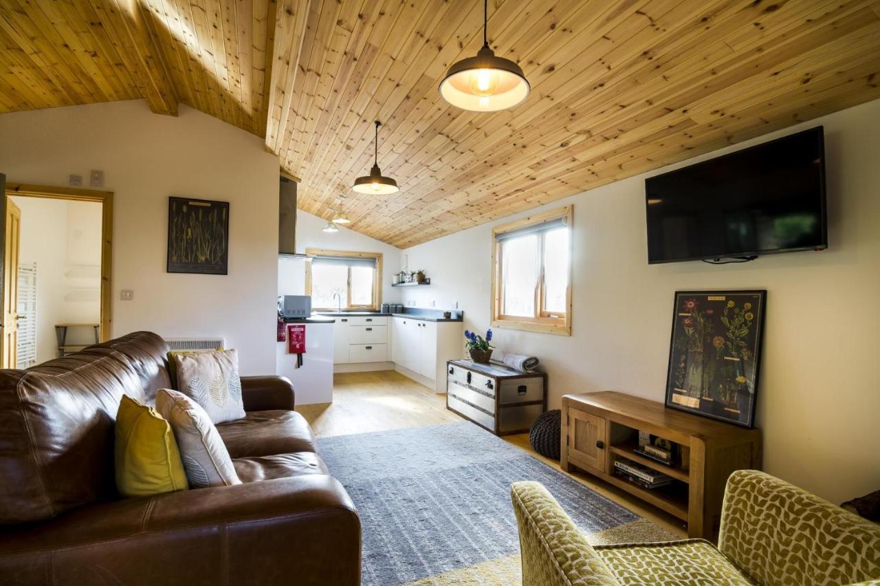 Fern Lodge - 2 Bedroom Log Cabin - Saint Florence - Tenby Bagian luar foto