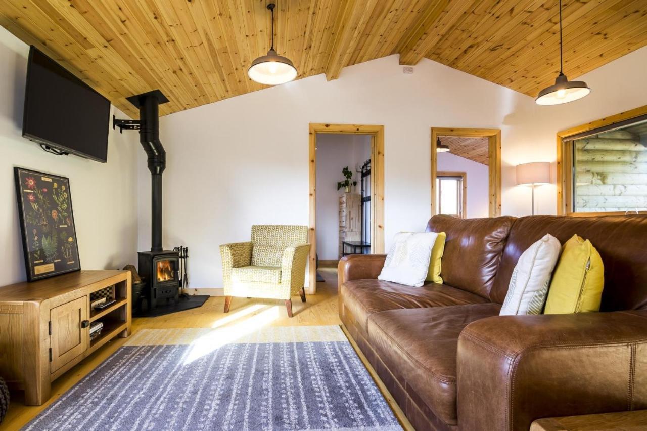 Fern Lodge - 2 Bedroom Log Cabin - Saint Florence - Tenby Bagian luar foto