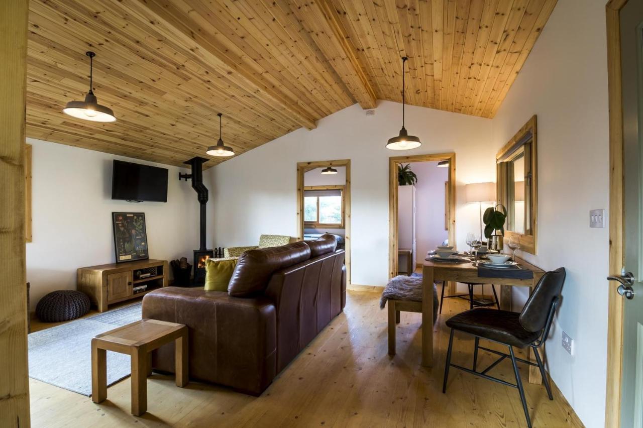 Fern Lodge - 2 Bedroom Log Cabin - Saint Florence - Tenby Bagian luar foto