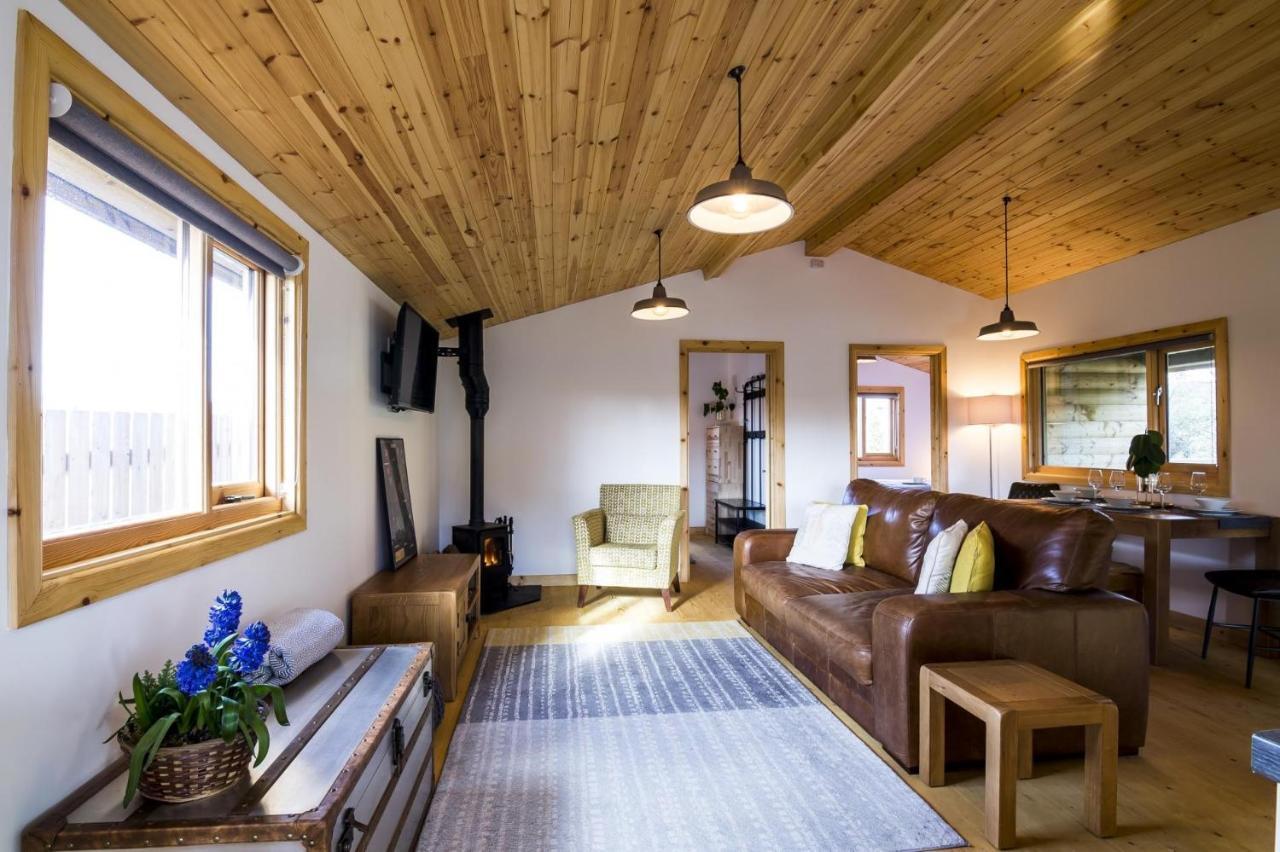 Fern Lodge - 2 Bedroom Log Cabin - Saint Florence - Tenby Bagian luar foto