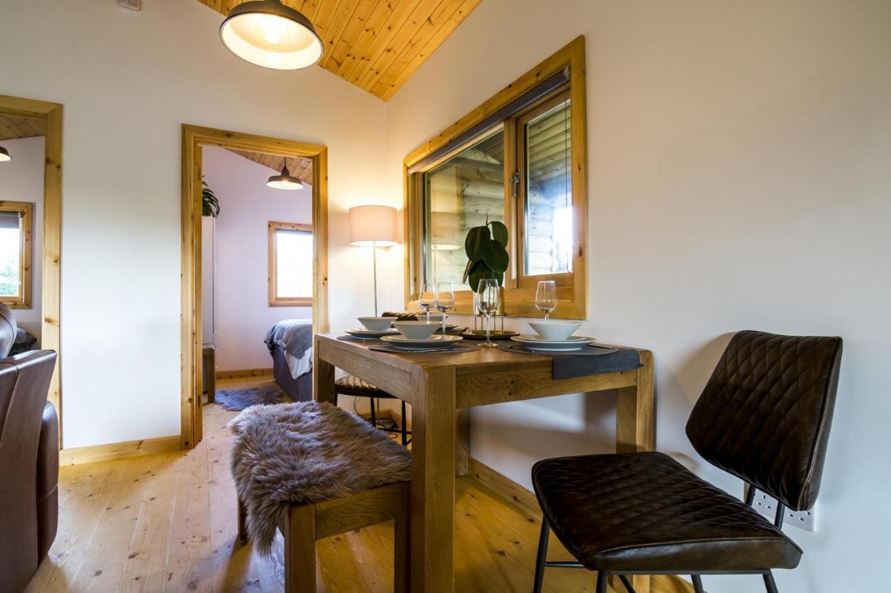 Fern Lodge - 2 Bedroom Log Cabin - Saint Florence - Tenby Bagian luar foto
